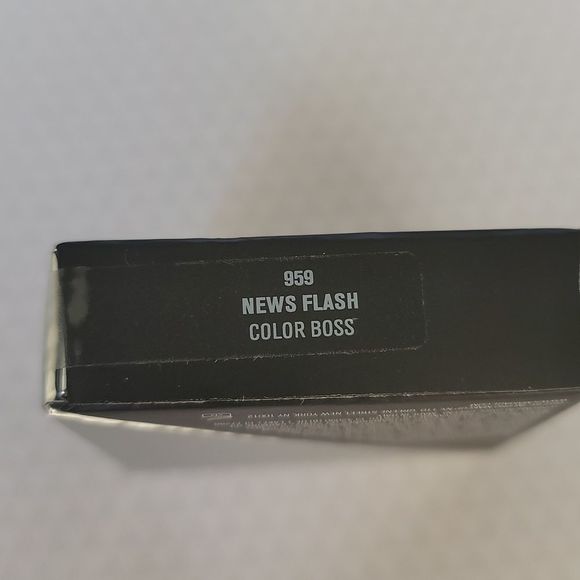 IL Makiage Multi Dimensional Eye Color - Color Boss - News Flash - Picture 6 of 8